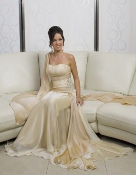 Стани Момиче на 2012 с модния конкурс на Dir.BG!