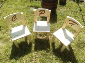 Спечели дървено детско столче с гравирана буквичка по избор