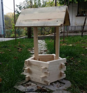 Спечели декоративно дървено бунарче