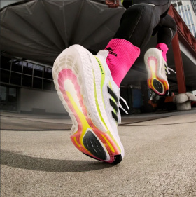 Спечелете обувки за бягане Adidas Ultraboost 21