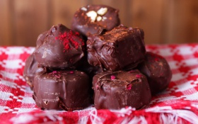 Спечели кутия автентични шоколадови бонбони от Sugarmouse
