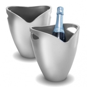 Спечелете дизайнерска ледиера + бутилка хубаво шампанско