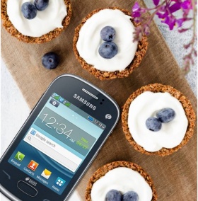 Спечели мини смартфон Samsung