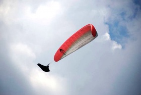 Спечели полет с балон, скок с бънджи, бейс скок с парашут, делтапланeр, или парапланер от Адреналин
